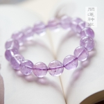 ��ɫˮ������Ů��������Ʒʱ����Ʒ