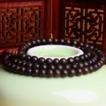 ҩ������ľ����108�Ŷ�Ȧ����������Ů���ִ�